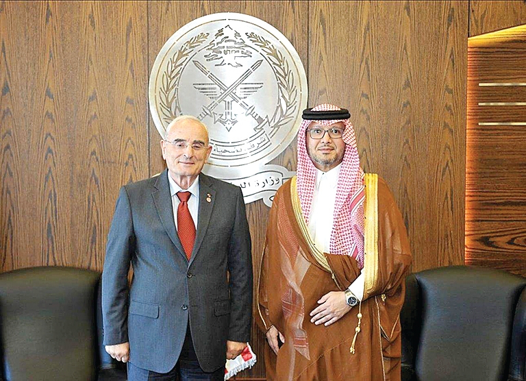 بخاري زار وزير الدفاع في اليرزة
