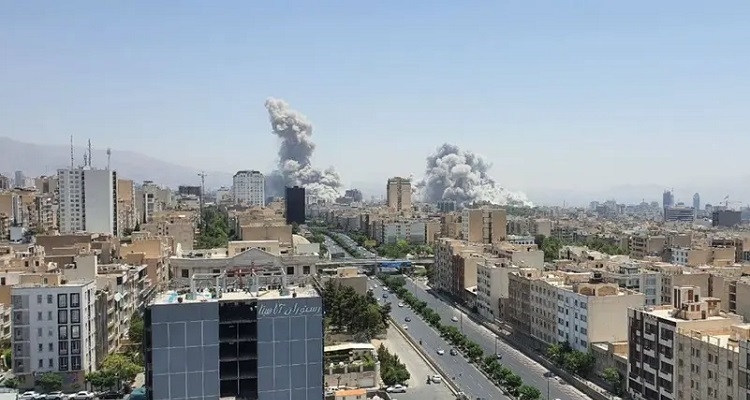 حرب إسرائيل وإيران .. قصف صاروخي إيراني واسع