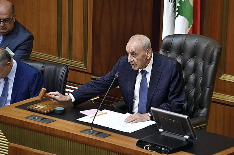 بري يضبط إيقاع مساءلة الحكومة و «المركزي » يحظر التعامل مع القرض الحسن