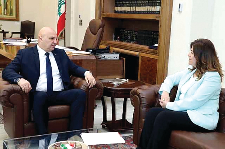 عون: الصناعة رافعة الاقتصاد