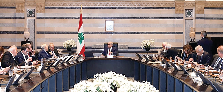 شخصيات ووفود في السراي مؤيدة لقرار الحكومة بحصر السلاح بيد الدولة