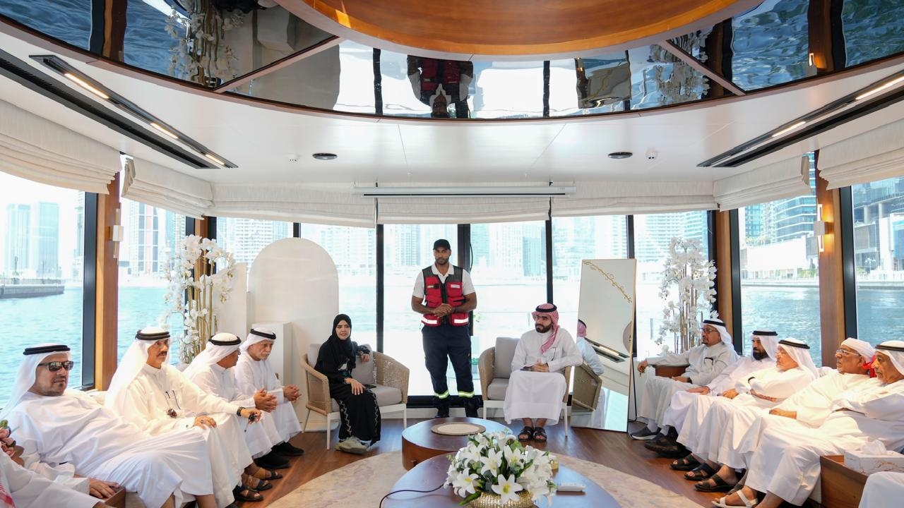 إسعاف دبي تنظم رحلة بحرية لـ "كبار المواطنين" بالتزامن مع اليوم العالمي لكبار السن