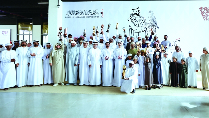 محمد بن راشد بن محمد بن راشد يُتوِّج أبطال «كأس محمد بن راشد لسباقات الصقور»
