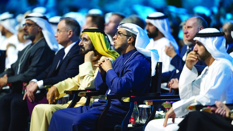 بحضور محمد بن راشد.. منصور بن زايد يُكرّم الفائزين بجائزتَي تكنولوجيا الحكومات وأفضل التطبيقات الحكومية
