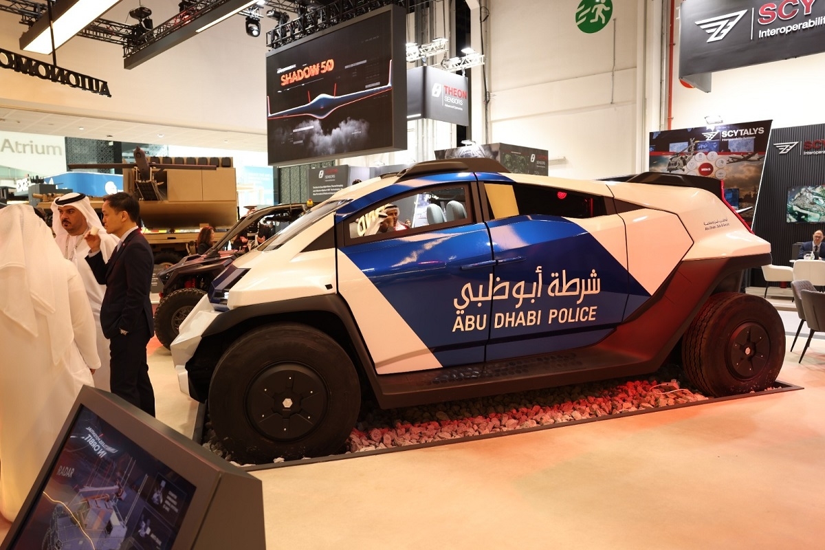 شرطة أبوظبي تعرض الدورية المستقبلية ذاتية القيادة ودورية نمر في " آيدكس 2025"