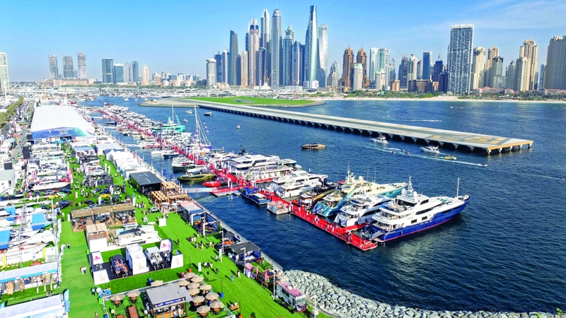 حمدان بن محمد يزور معرض «دبي العالمي للقوارب 2025»