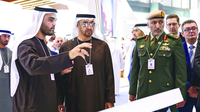 رئيس الدولة يطلع على أحدث الأنظمة والابتكارات الدفاعية البحرية في «نافدكس»