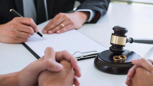 الأردنيون يشغلون المفتي في أول أسبوع من رمضان: هل وقع الطلاق ؟!
