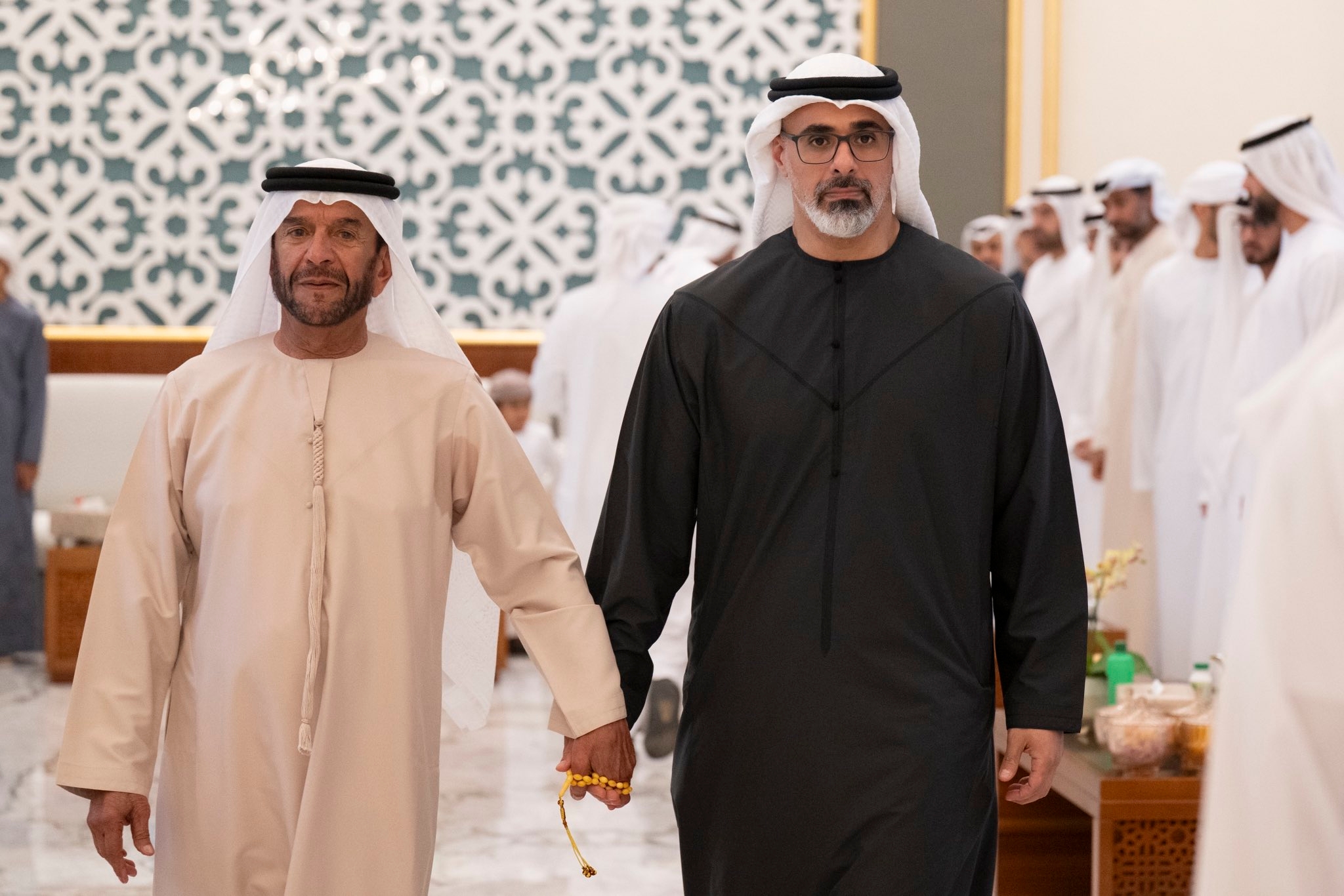 خالد بن محمد بن زايد يزور سرور بن محمد ويتبادلان التهاني بمناسبة شهر رمضان