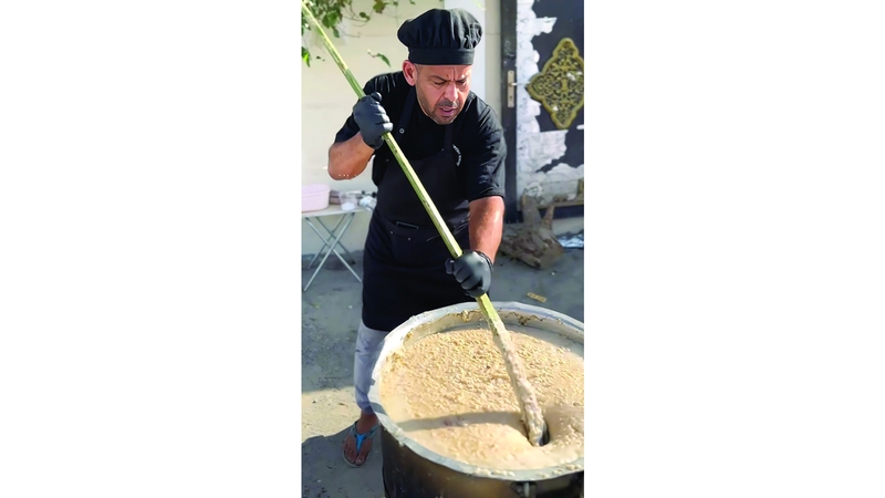 «العوبد».. مائدة إفطار بـ 7 قدور على الحطب