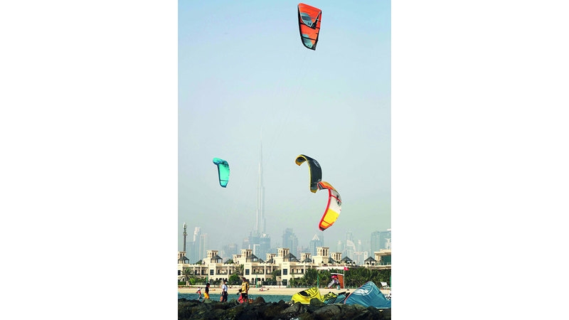 تنظيم مسابقة «كايت سيرف» أمام شواطئ جميرا