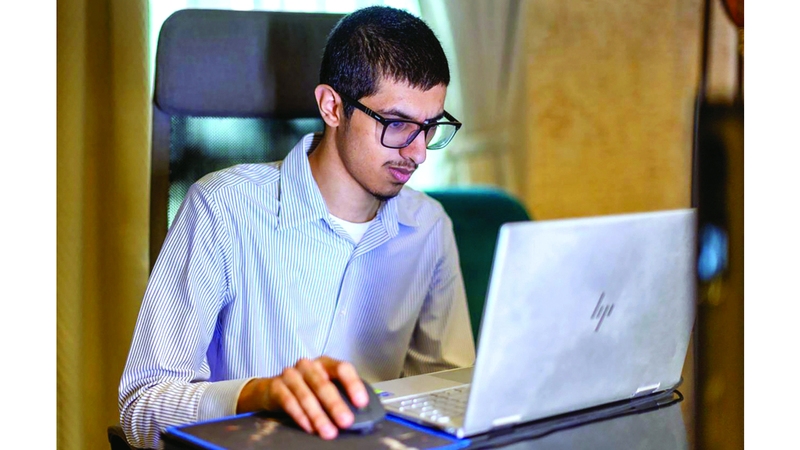 السميطي قهر «التوحّد» بالقراءة.. ويحلم بابتكار مكتبة إلكترونية لأصحاب الهمم