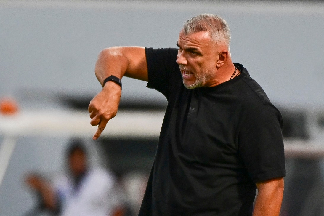 كوزمين يعلق على توليه تدريب منتخب الإمارات.. وينتقد ملعب النهائي الآسيوي