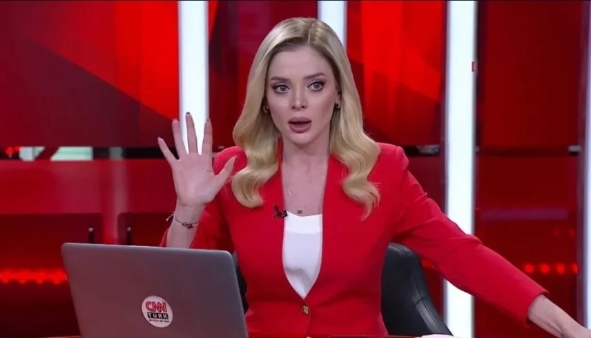 رد فعل مذيعة  CNN  أثناء زلزال إسطنبول: "أرجوكم اتصلوا بوالدتي"