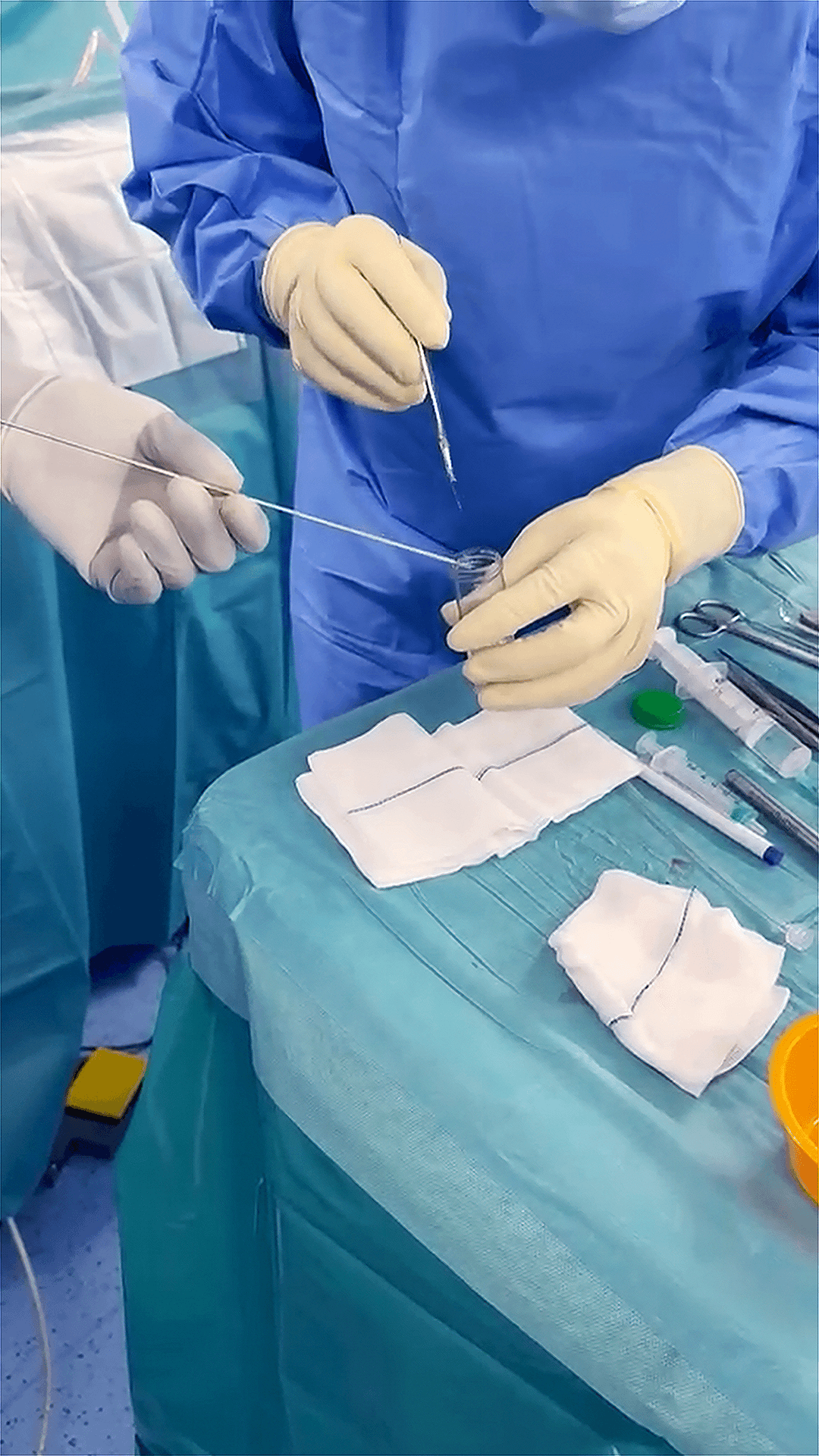 أطباء "دبي الصحية" ينجحون في أخذ خزعة من ورم عميق داخل دماغ مريضة باستخدام تقنيات الذكاء الاصطناعي