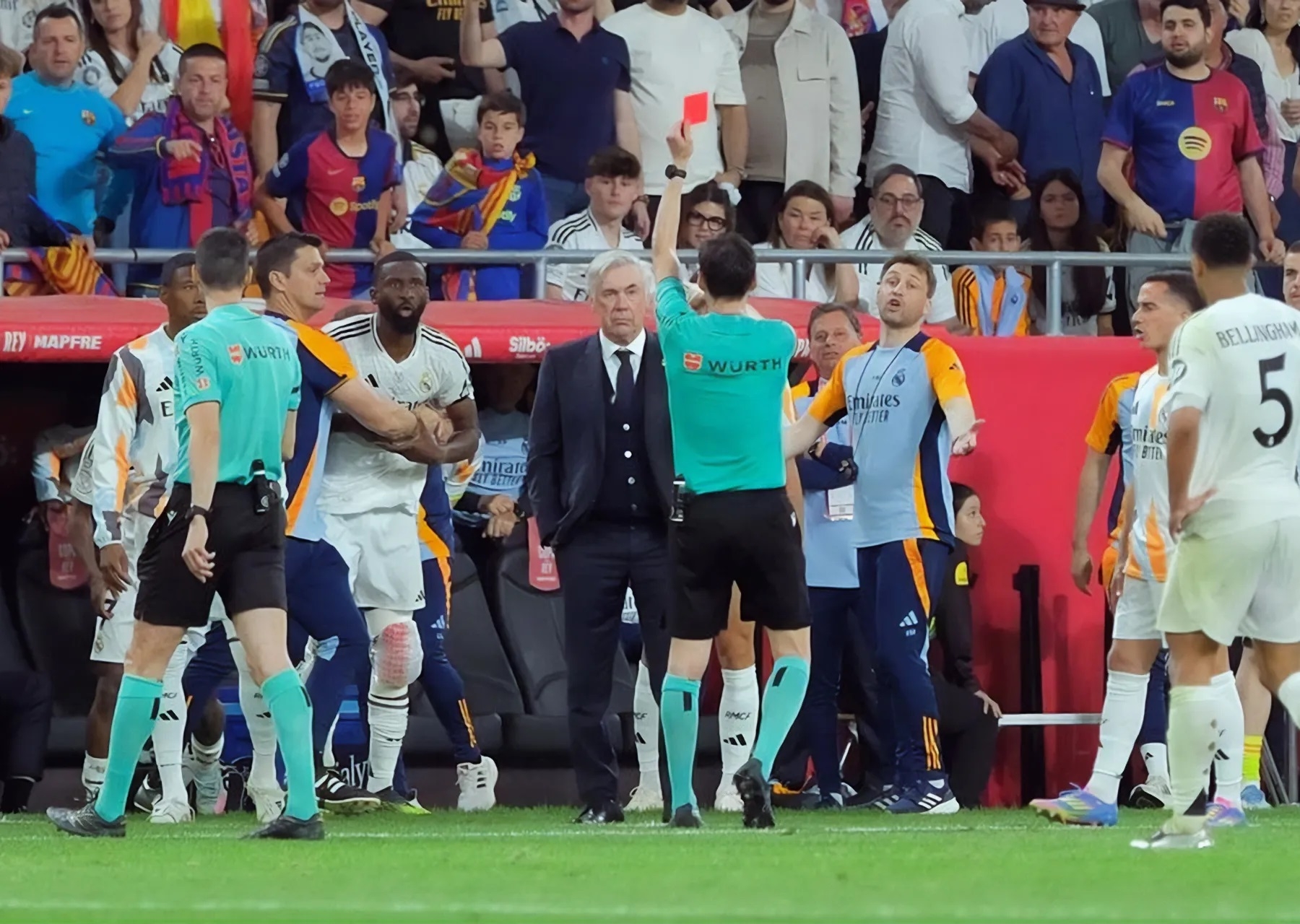 الكشف عن عقوبات المطرودين الثلاثة في "الكلاسيكو".. خبر سار لجمهور ريال مدريد