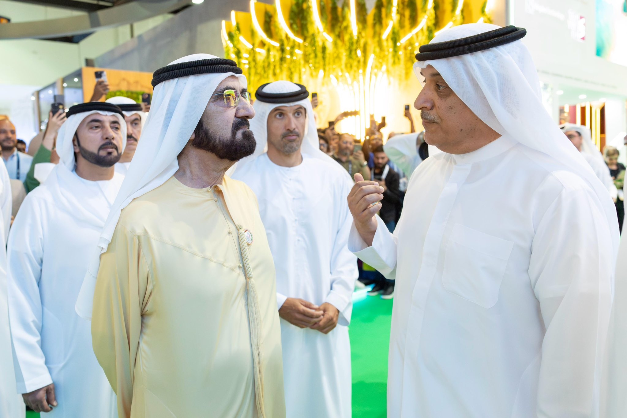 محمد بن راشد: عندما يضخ المستثمرون أموالهم في اقتصادنا.. نعلم أننا في الطريق الصحيح