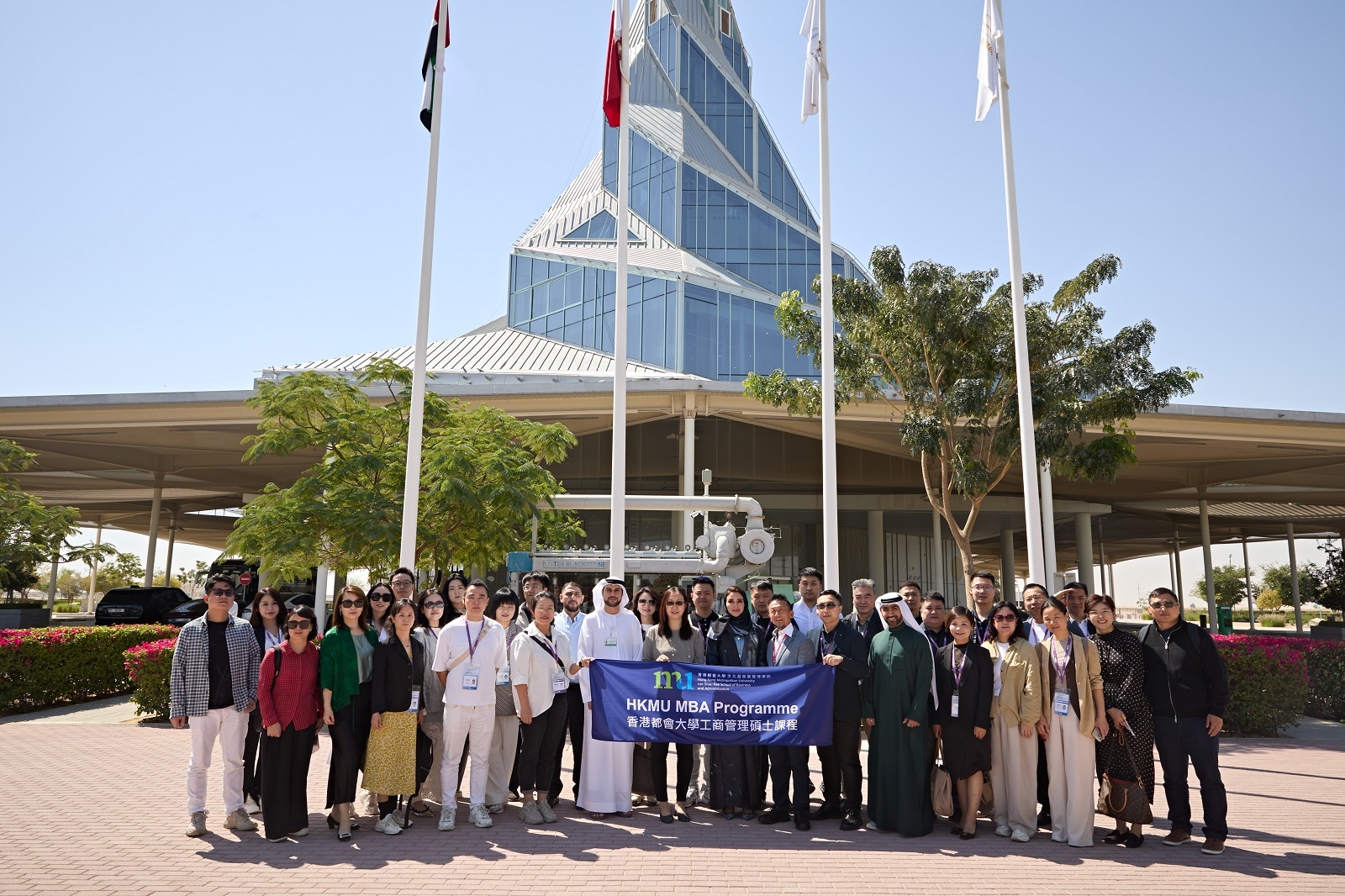 مركز الاستدامة والابتكار التابع لكهرباء دبي يستقبل وفداً من جامعة "هونغ كونغ متروبوليتان"