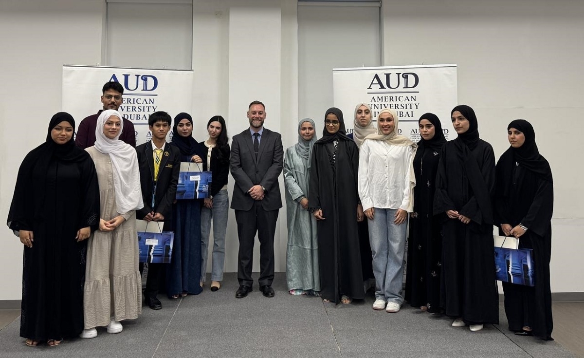 "الأميركية دبي" تتوج  فوجاً جديداً من  الطلبة المبدعين في الإعلام