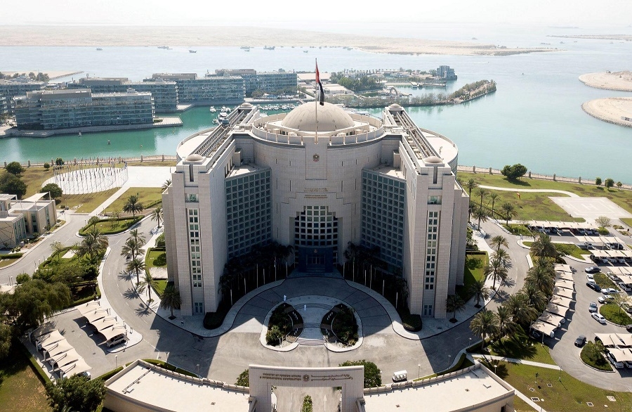 الإمارات ترحب بإعلان وقف إطلاق النار وتعزيز حرية الملاحة في البحر الأحمر وخليج عدن