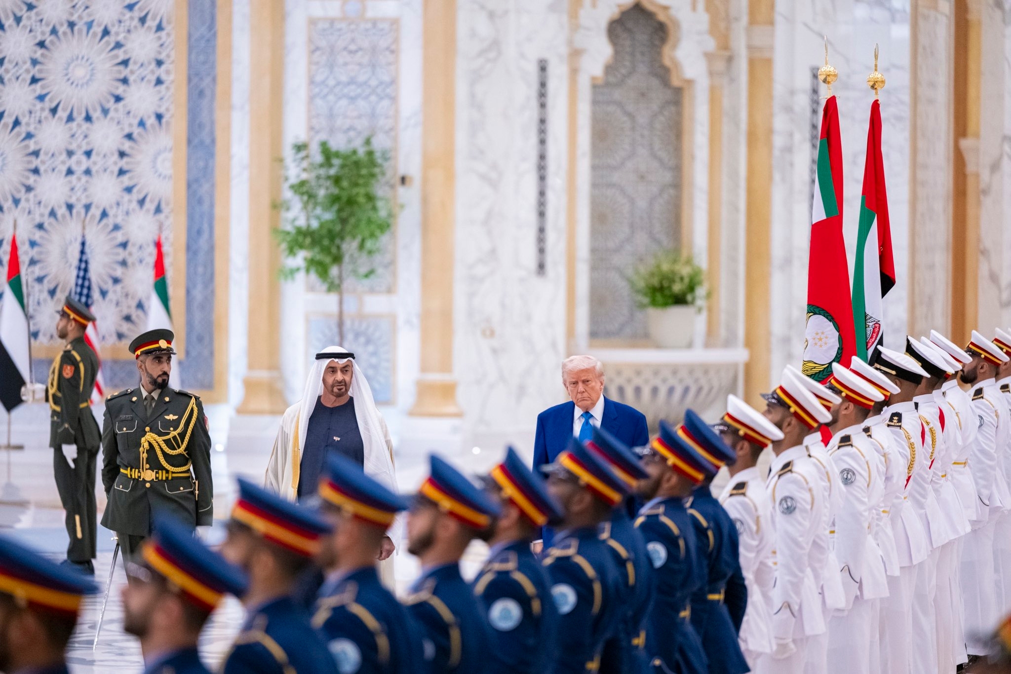 ترامب:  محمد بن زايد قائد قوي ورجل عظيم