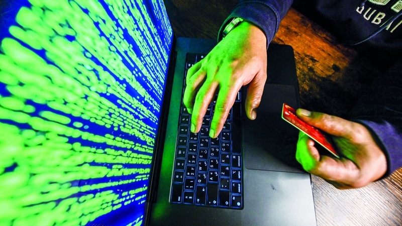 «الإمارات لحماية المستهلك» تُحذّر من عروض احتيال عبر الإنترنت بـ «أسعار لا تعكس الواقع»