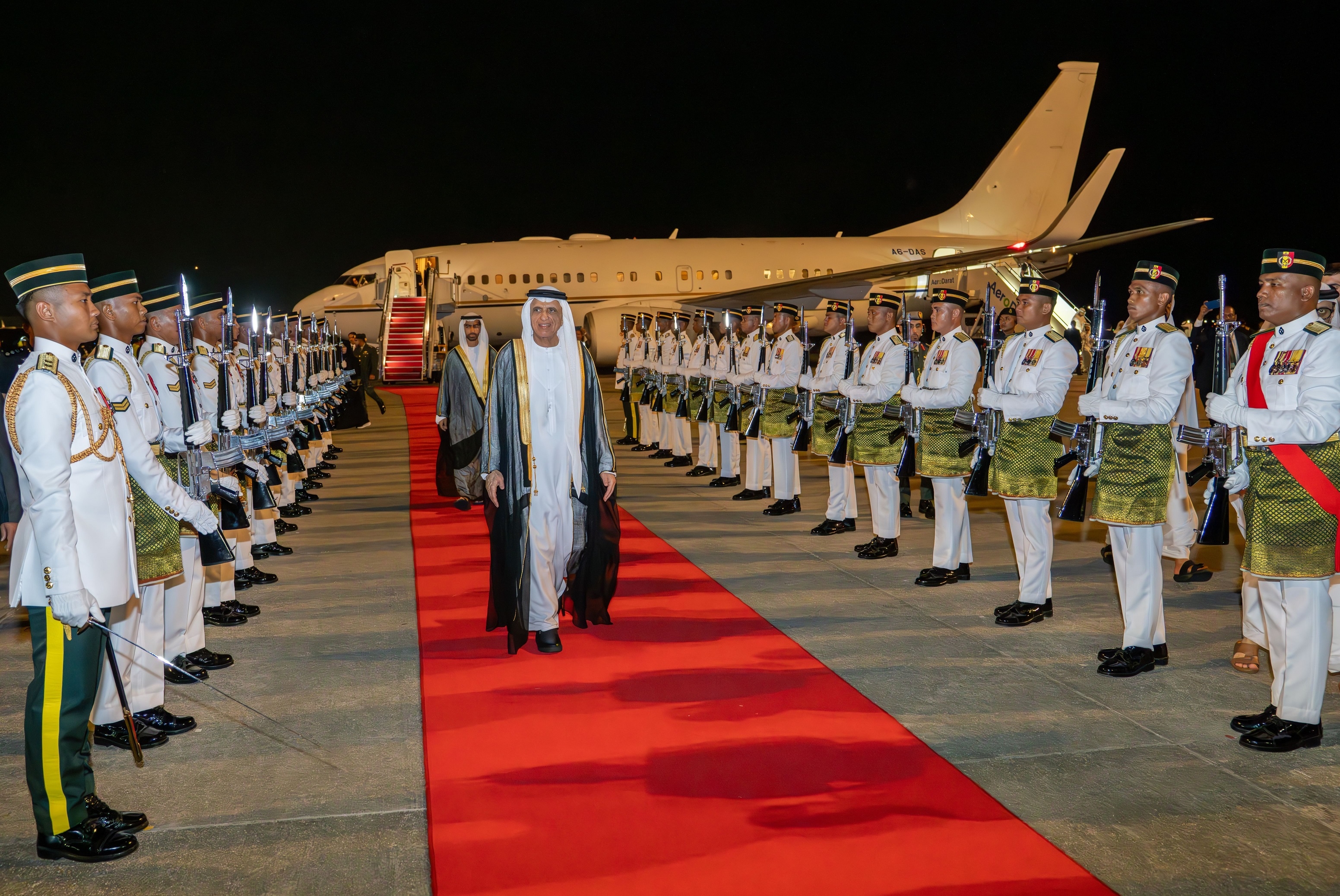 نيابة عن رئيس الدولة.. سعود بن صقر يصل ماليزيا للمشاركة في قمتي "الخليج -الآسيان" و"الخليج - الآسيان - الصين"
