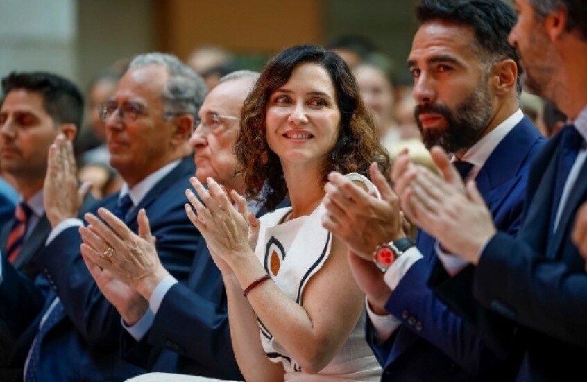 سياسية إسبانية لجمهور برشلونة: "ألقاب هذا اللاعب أكثر من ناديكم في تاريخه!"