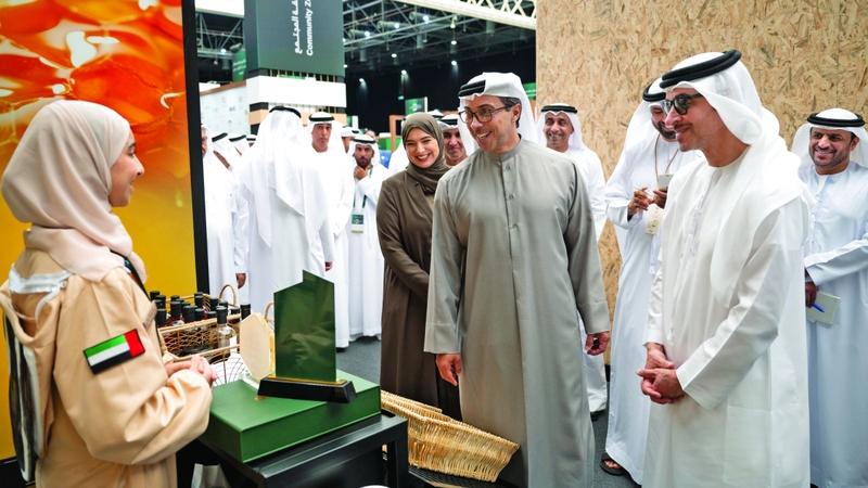 منصور بن زايد وهزاع بن زايد يشهدان انطلاق المؤتمر والمعرض الزراعي الإماراتي الأول في العين