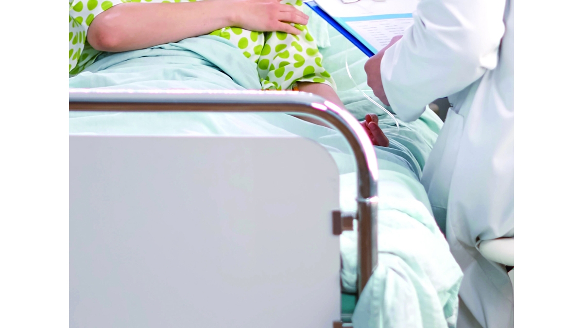 متبرع يتكفل بسداد 240 ألف درهم لعلاج «أمل»