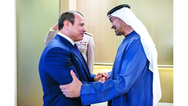 رئيس الدولة والرئيس المصري يبحثان تعزيز العلاقات بين البلدين والتطورات الإقليمية