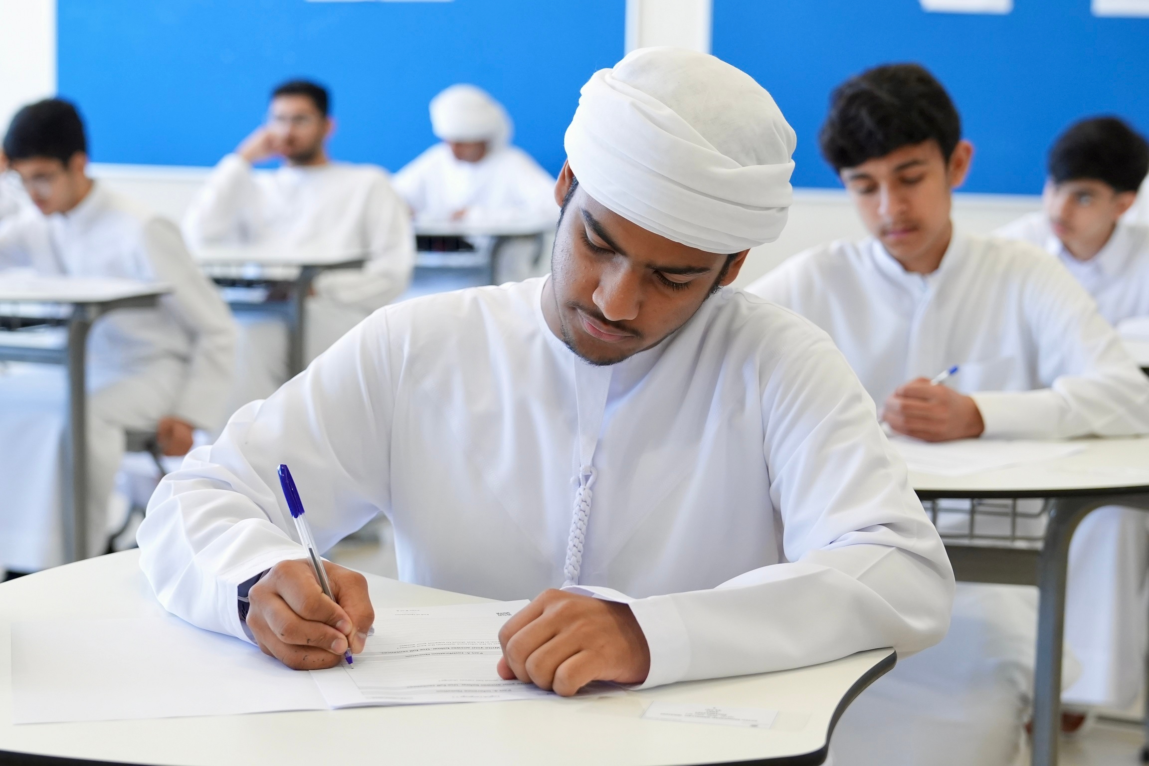 طلبة الصفوف من الثالث إلى الثاني عشر يتقدمون لامتحانات نهاية العام الدراسي الثلاثاء
