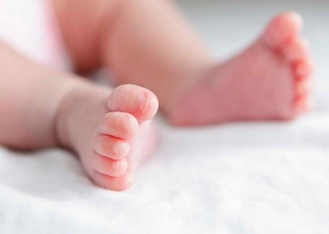 والدان يعرضان طفلة عمرها 4 أشهر للبيع في العراق