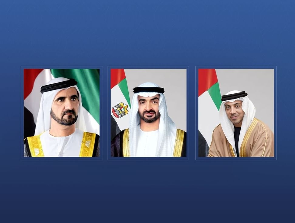رئيس الدولة ونائباه يهنئون خادم الحرمين الشريفين بنجاح موسم الحج