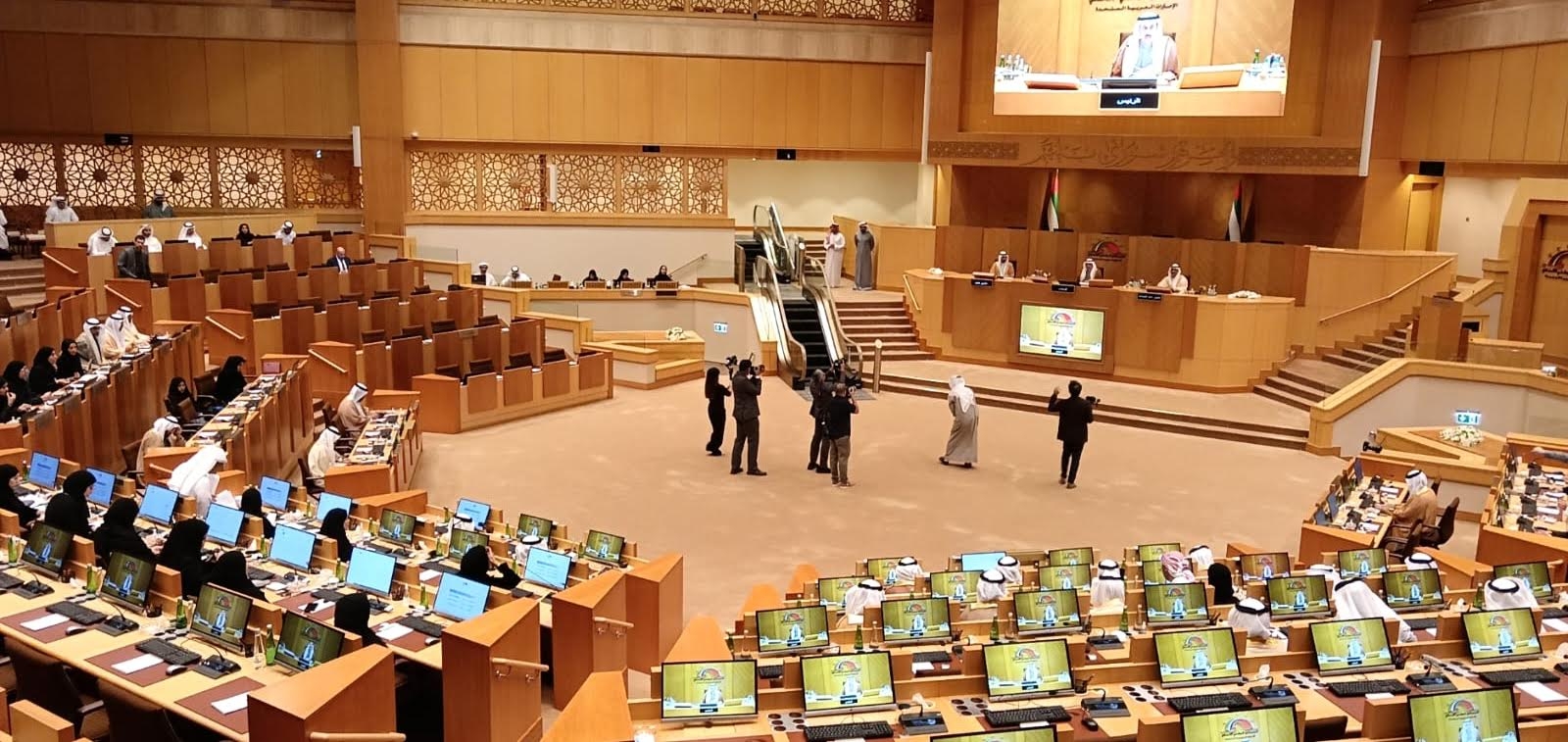 74.5 مليار درهم إيرادات الحكومة في 2024