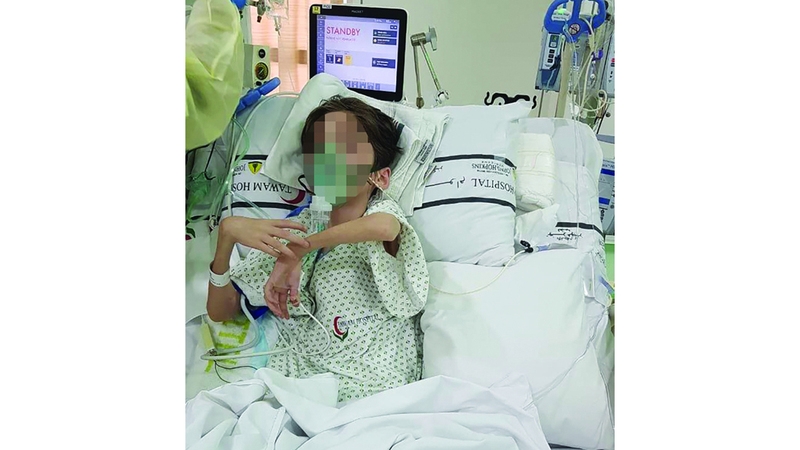 الطفل «أحمد» يعاني ضموراً عضلياً ويحتاج إلى علاج طبيعي بـ 27.8 ألف درهم