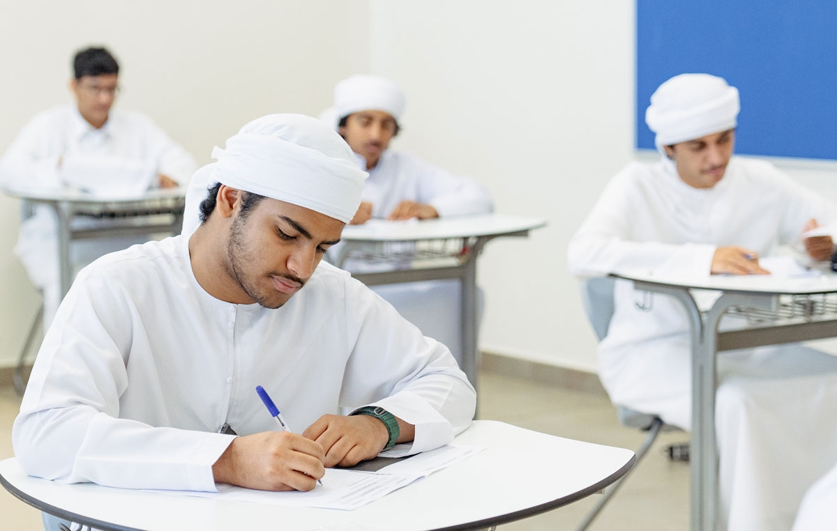3 فئات من الصفوف الثالث إلى الثاني عشر تتقدم للاختبارات التعويضية غدا