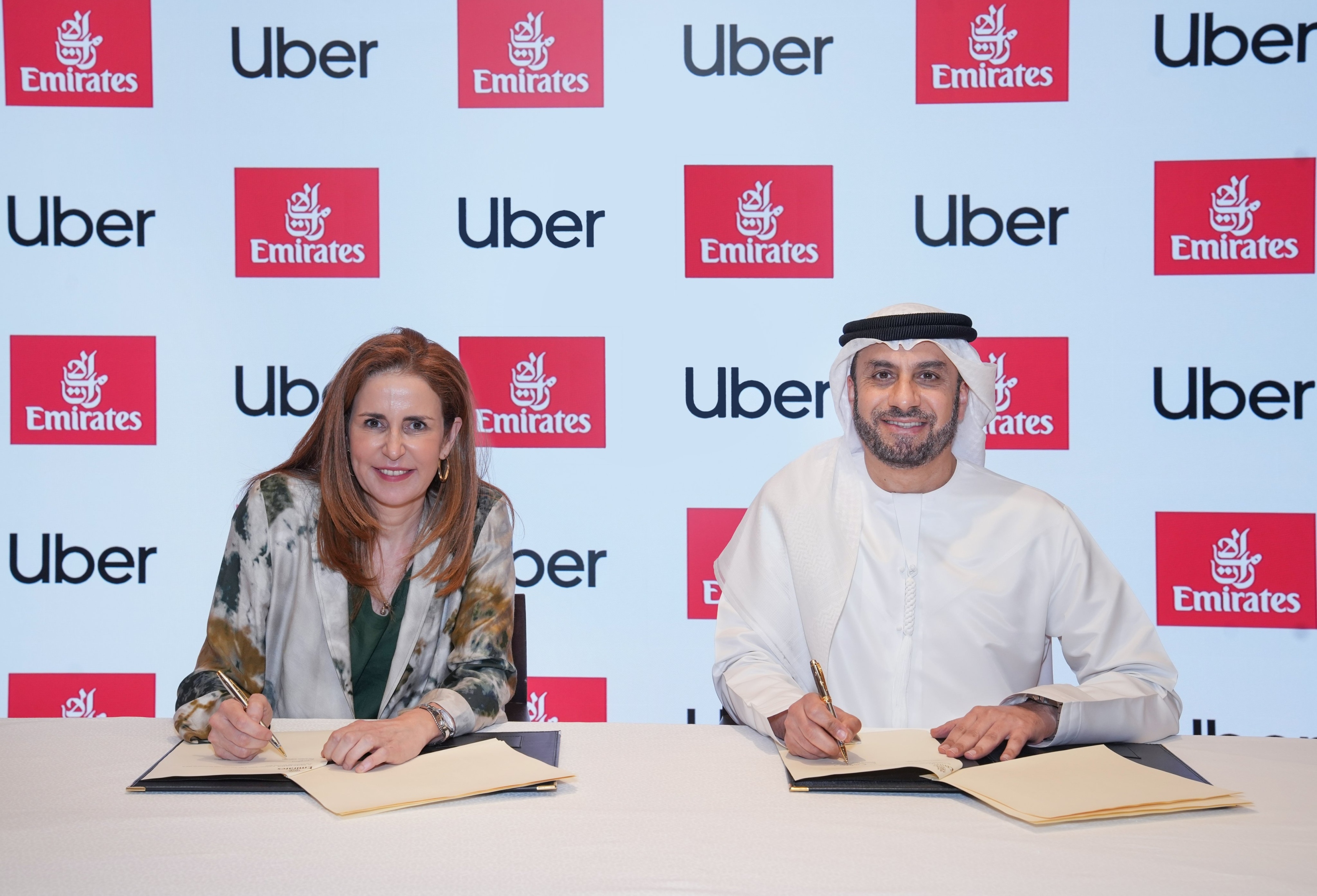 مذكرة تفاهم بين طيران الإمارات و"أوبر" للارتقاء بتجربة المسافرين
