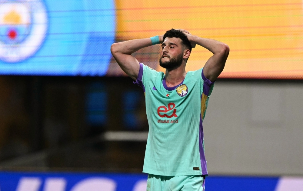 لاعب العين الشاذلي «مُحبط» بعد سداسية مانشستر سيتي