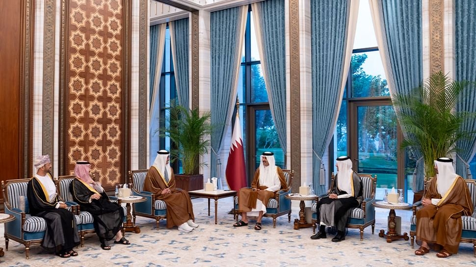 أمير قطر يستقبل عبدالله بن زايد والوزراء المشاركين في الاجتماع الاستثنائي للمجلس الوزاري الخليجي