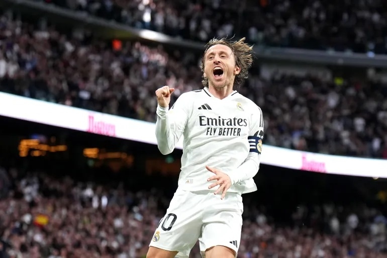 مودريتش في طريقه إلى ناديه الجديد بعد مونديال الأندية