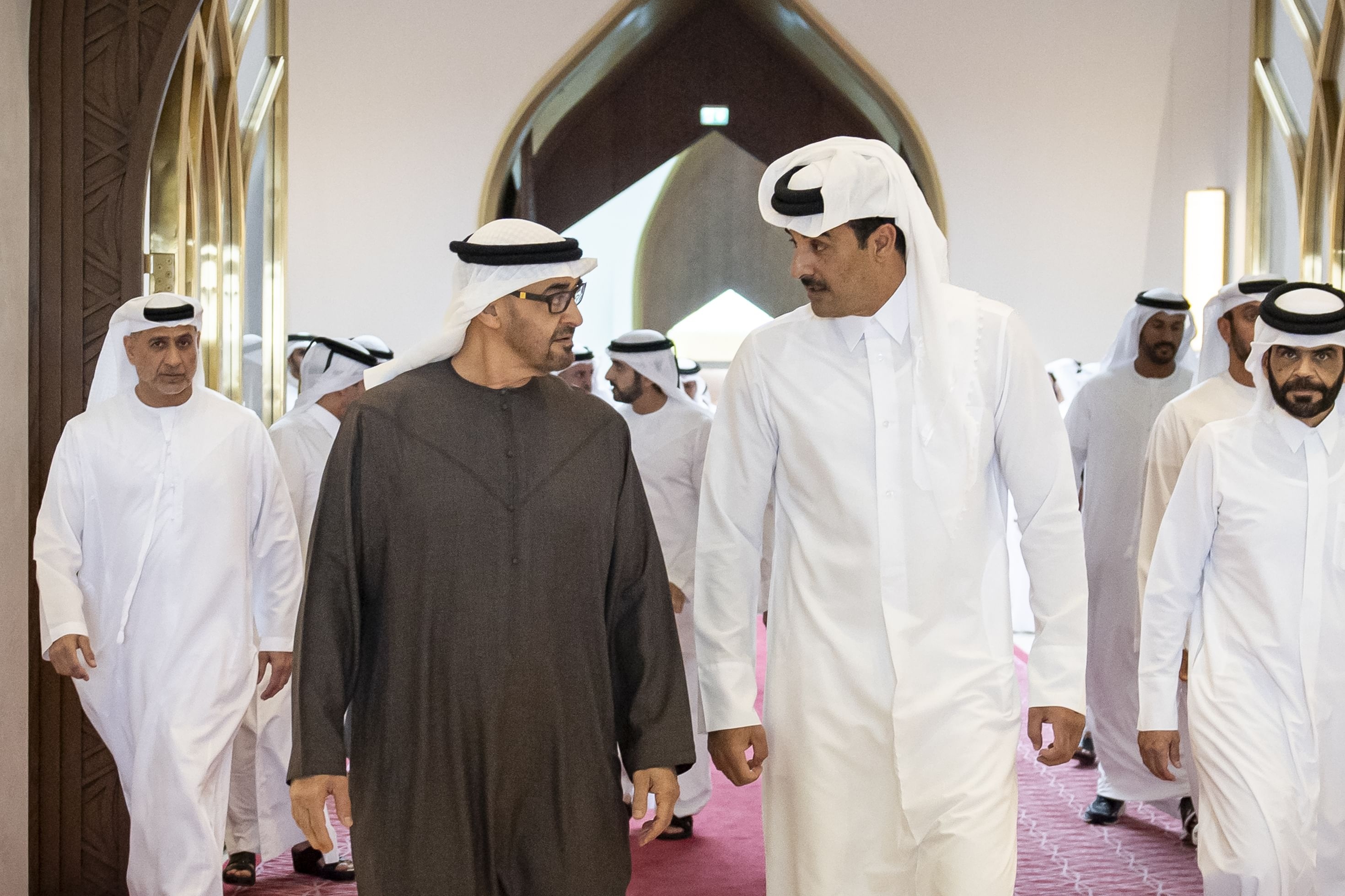 رئيس الدولة وأمير قطر يبحثان في الدوحة العلاقات الأخوية والمستجدات في المنطقة