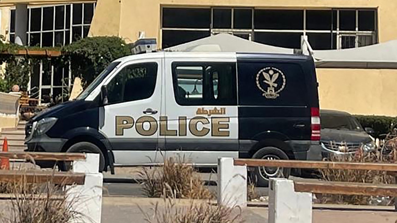 جريمة بشعة في مصر..  أب يذبح أطفاله الثلاثة ويُسلم نفسه للأمن