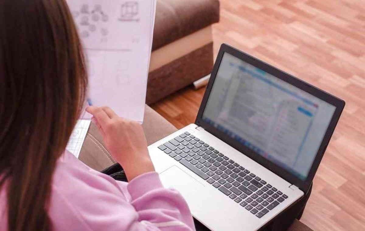 مدارس توفر حصصًا مسجلة للمراجعة لتمكين الطلبة في اختبارات الإعادة