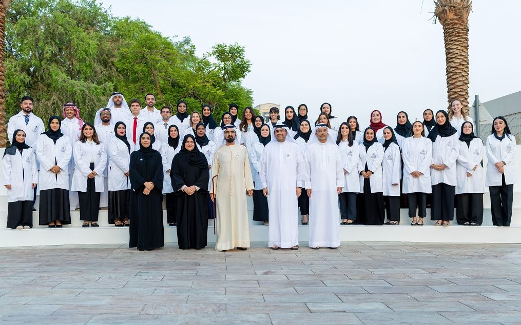 محمد بن راشد يلتقي أوائل خريجي جامعة محمد بن راشد  للطب والعلوم الصحية