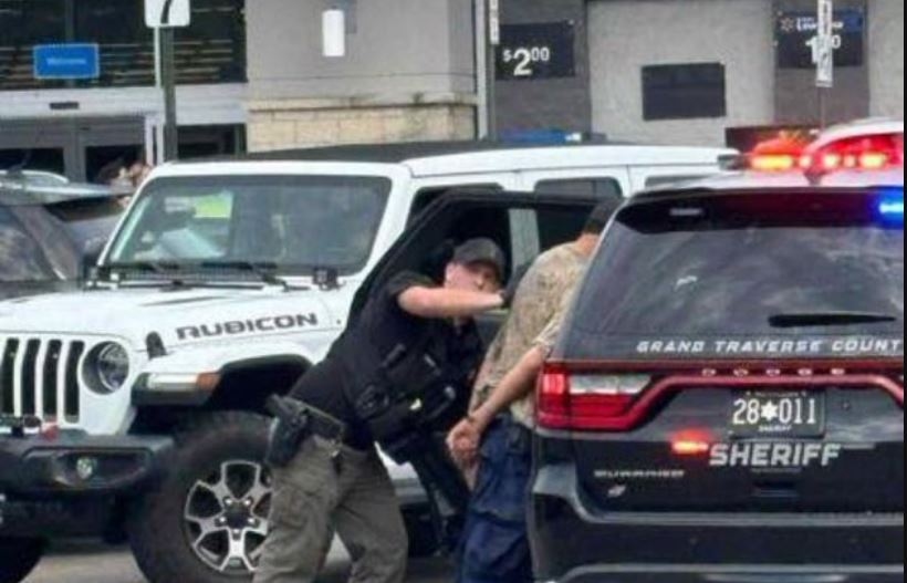 أميركا.. إصابة 11 شخصا في حادث طعن داخل أحد المتاجر الكبرى بولاية ميشيغن