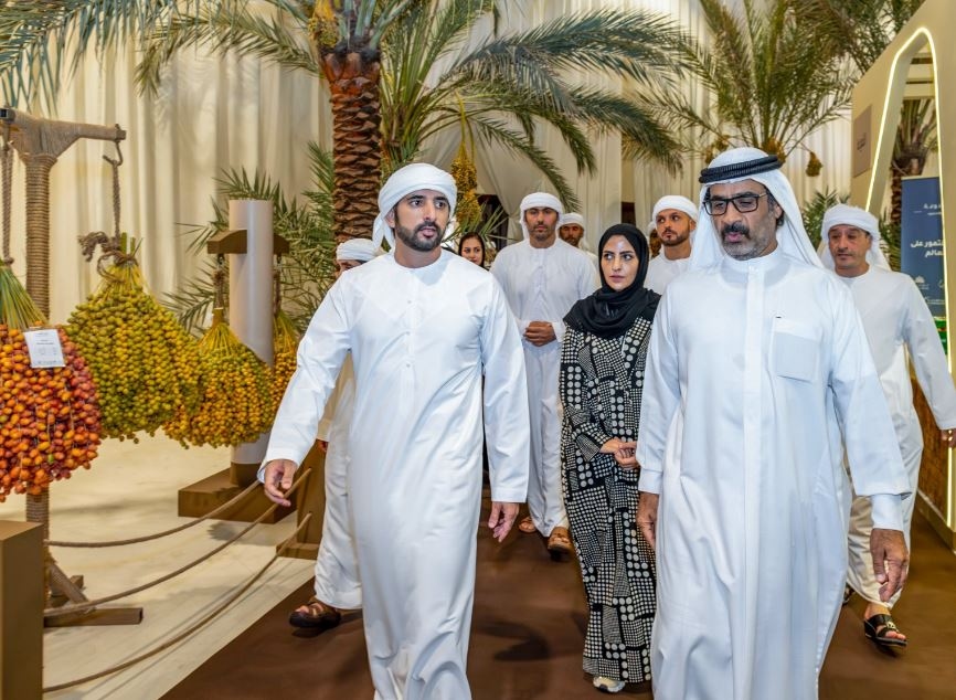 حمدان بن محمد يزور جانباً من فعاليات "دبي للرطب"