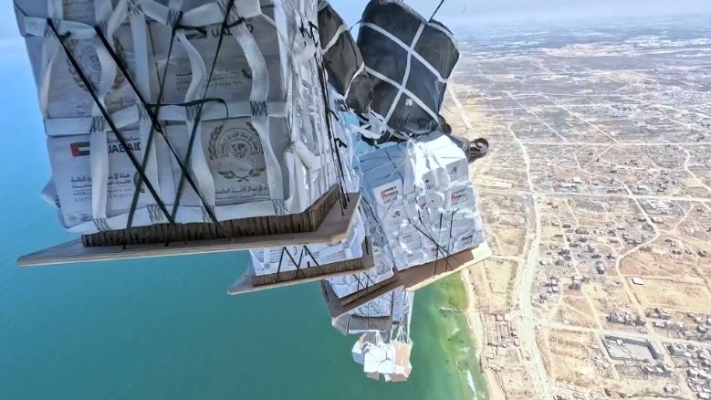 الإمارات تنفذ الإنزال الجوي الـ71 للمساعدات في قطاع غزة