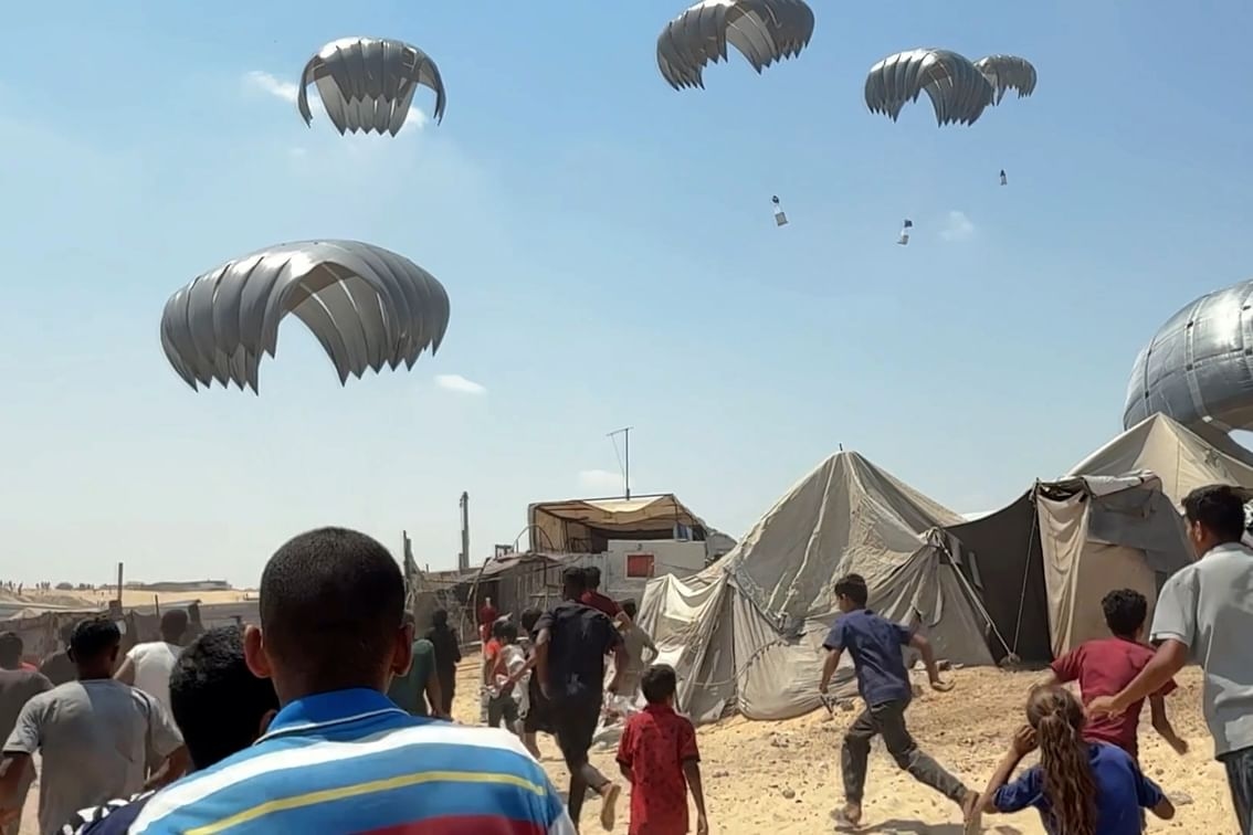 الإمارات تنفذ الإنزال الجوي الـ76 للمساعدات في غزة