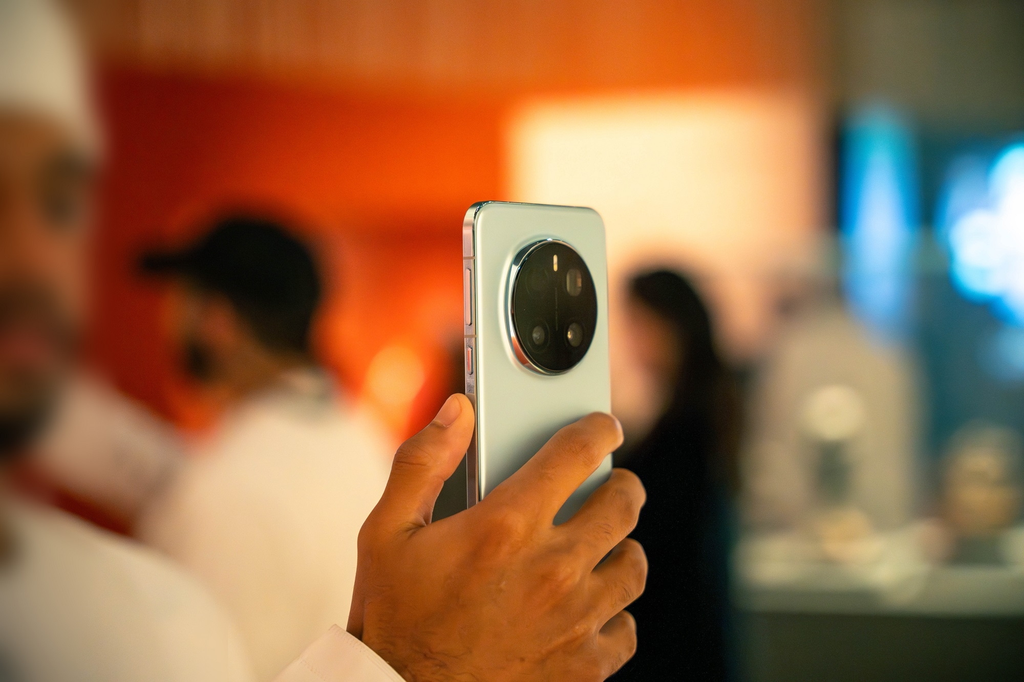 HONOR Becomes First Tech Brand to Join Prestigious List of Official Exhibition Partners at Louvre Abu Dhabi